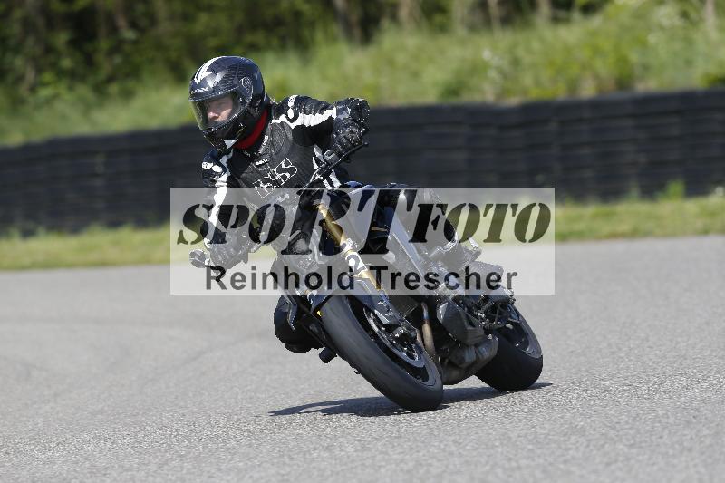 Archiv-2025/09 22.04.2025 Cornu Master School ADR/rot-rouge/12